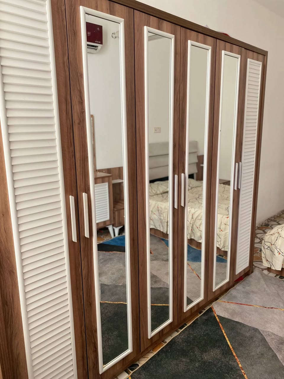 غرفه نظيفه كلش استعمال قليل
سعر الغرفه 700 الف وي الدوشك و بيها مجال 
مكاني حله مركز 
للاستفسار  ***********
