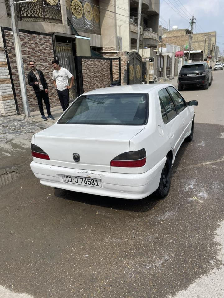 سلام عليكم بيجو  2001 سياره بيه جاملغ وبنيد بيند بلادي سياره ترايه يخبل تخم تاير ضربه بسيطه من كدام سببه تبدل البنيد بارد جاملع ولباقي كفاله حلوه سياره 40 وبيه مجال تحياتي لجميع *********** موجوده بغداد
