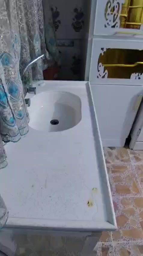 السلام عليكم ورحمه الله وبركاته
كاونتر للبيع المنيوم درجه اولى نضيف سعره مليون وبي مجال قليل مكاني الشعب سبع قصور 
الهاتف ***********
