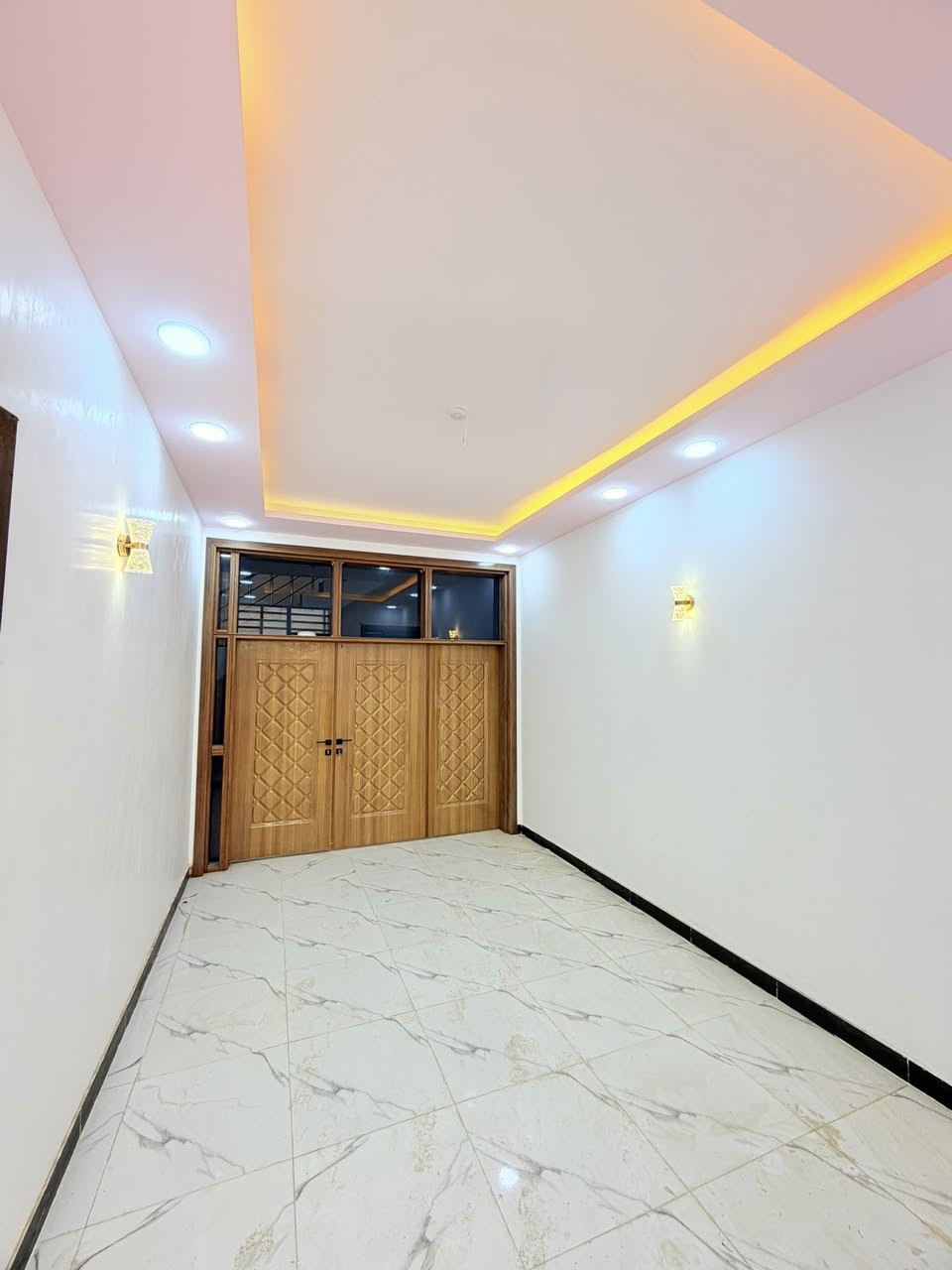 السعر مناسب جداً جداً المساحه  ١٠٠ م طابو زراعي
#هـ***********

النجف 
ملحق ميسان // قريب سكلة الكرعاوي // شارع الزوار 

خدمات// تبليط // شارع ١٢ متر // بناء طابوق 🧱// صب 

سطح شتايكر // 
السعر ٤١ 
يوجد فيديو للبيت
