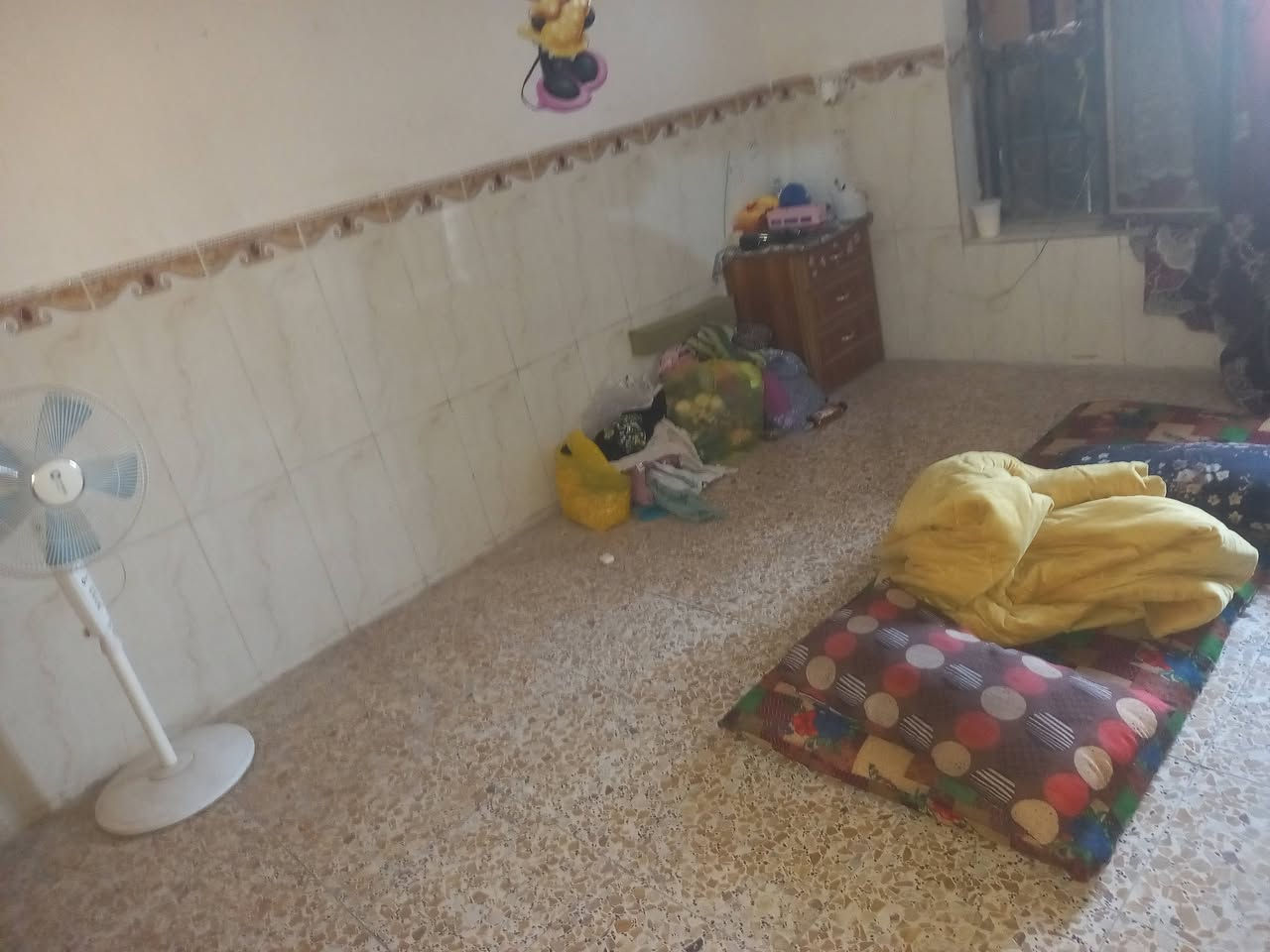 مطبيت مساحه ٢٠٠ طابو زراعي  سنتر عل تبليط حله ورديه فرع ابو كيره غرفتين وصاله واستقبال ومطبخ ارضيه كاشي جذارن سيراميك حزام كامل مابي اي نقص استفسار *********** فارغ جاهز لسكن
