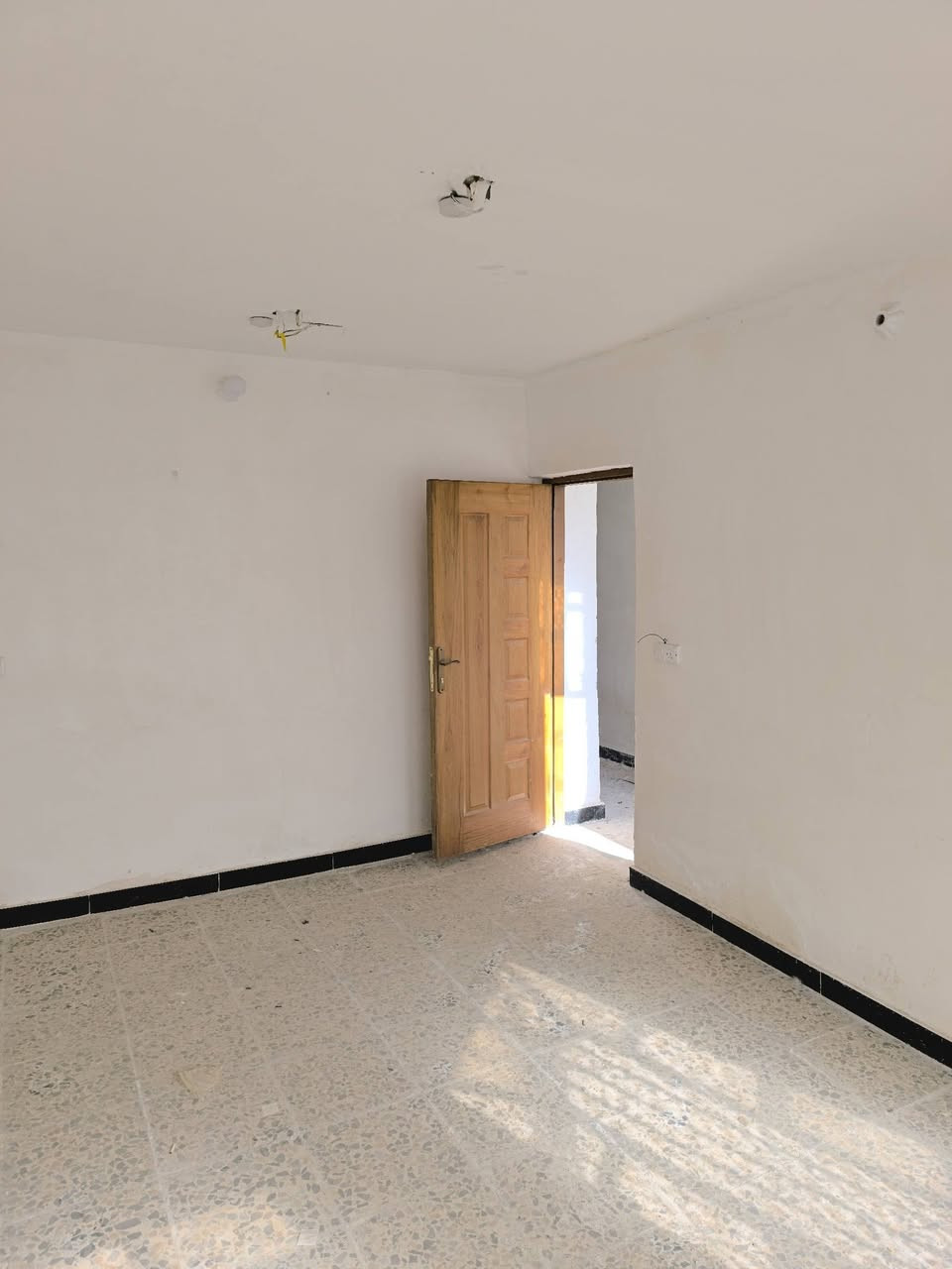 بيت مشتمل مساحة 100 منطقة العشرة السكلات معروض للبيع فقط
التواصل مباشر مع صاحب الدار ***********
