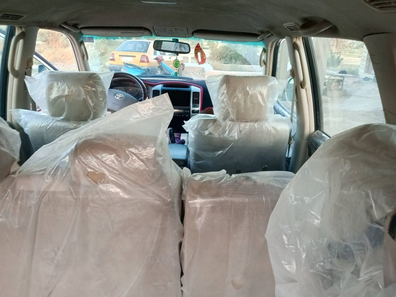 سلام عليكم برادو للبيع موديل ٩كويتي أربعة سلندر جاهزه على اخر حبابه رقم بابل دولي باسمي مكينه جديده كير جديد حداديه خلفي امامي جديد باتري جديد تدفئة تبريد ثلج تخم تاير جديد كفاله عامه برغي مامفتوح بيه فقط بيه اثر جيلاتين مال الشركه على القماره وشويه على البنيد السعر ١٧٩ وبيه مجال المكان الديوانية الاتصال ***********
