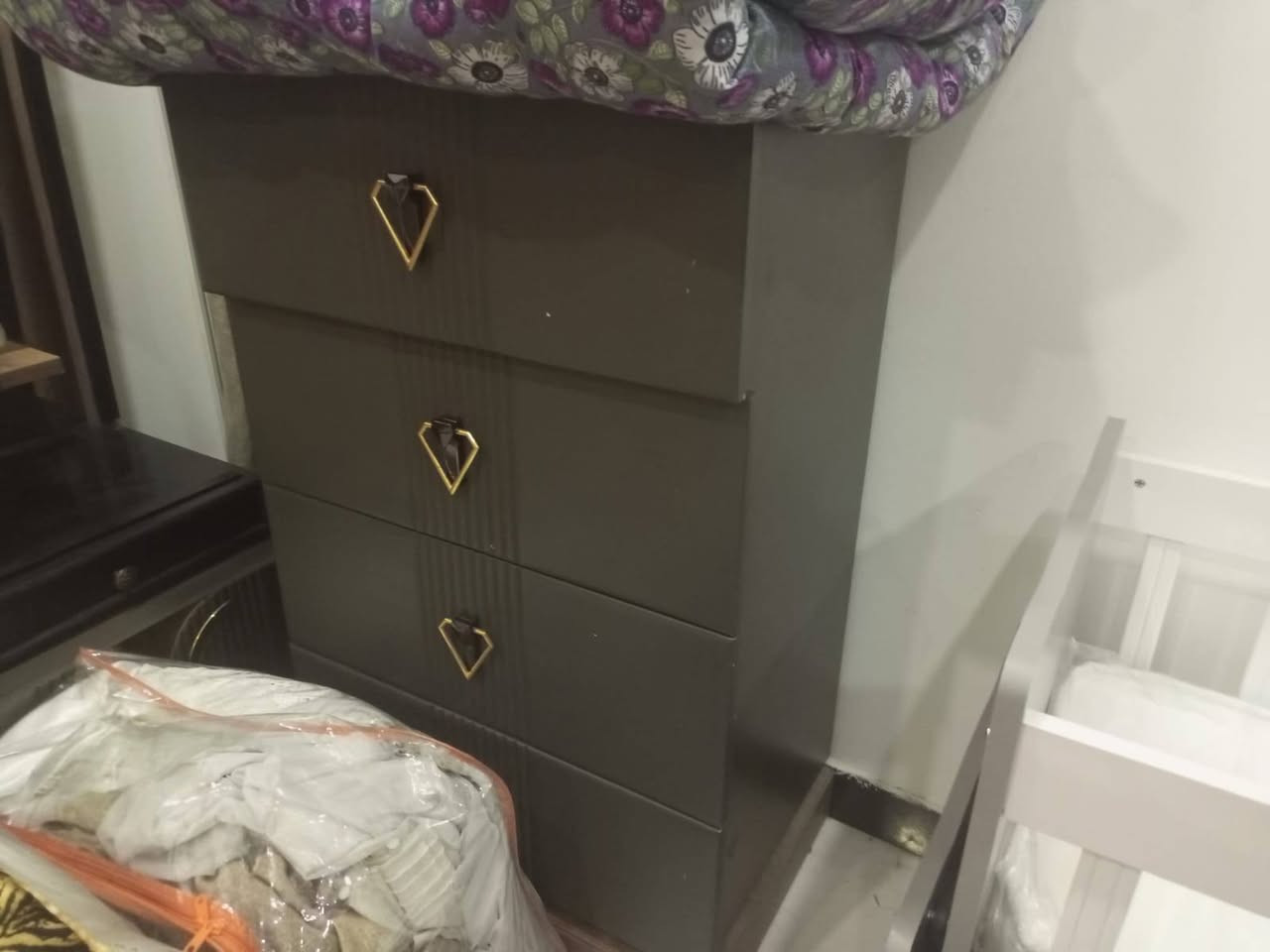 لبيع غرفة تركيا صار 5 اشهر من اشتريتها
سعرها مليون 
العنوان بغداد الشعب حي الكوفة
***********
