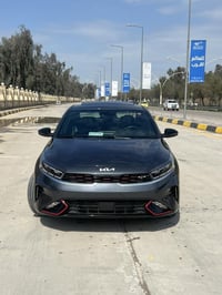 Kia Forte GT2 2024  اللون: نفطي الممشى: 18,400 ميل المحرك: 1.6 لتر تير...