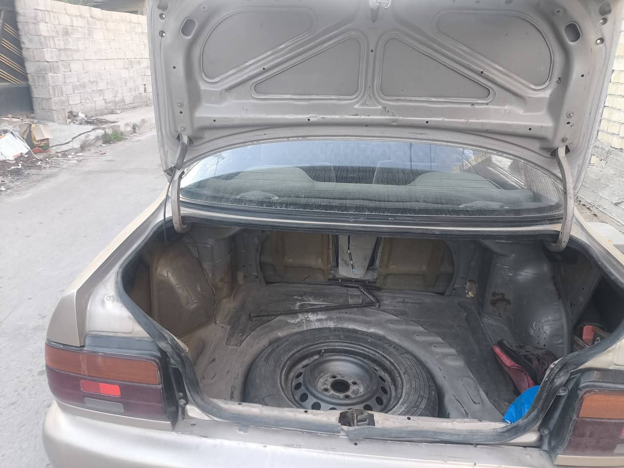 السلام عليكم كورلا موديل 92 للبيع سياره صبغ عام بيها ضربتين عندي صارت بسبب ماطور مثل ماموضح بالصور
تبريد شغال سياره يحتاجلها صدر وشكم شغله بسيطة وتصير جاهزه  على حسب الأصول  السعر المطلوب 45 وبيها مجال بسيط عنوان الحبانيه / السيسي وأكثر المرات متواجد بالفلوجة 
للاتصال / ‏‪0788 654 0195‬‏
