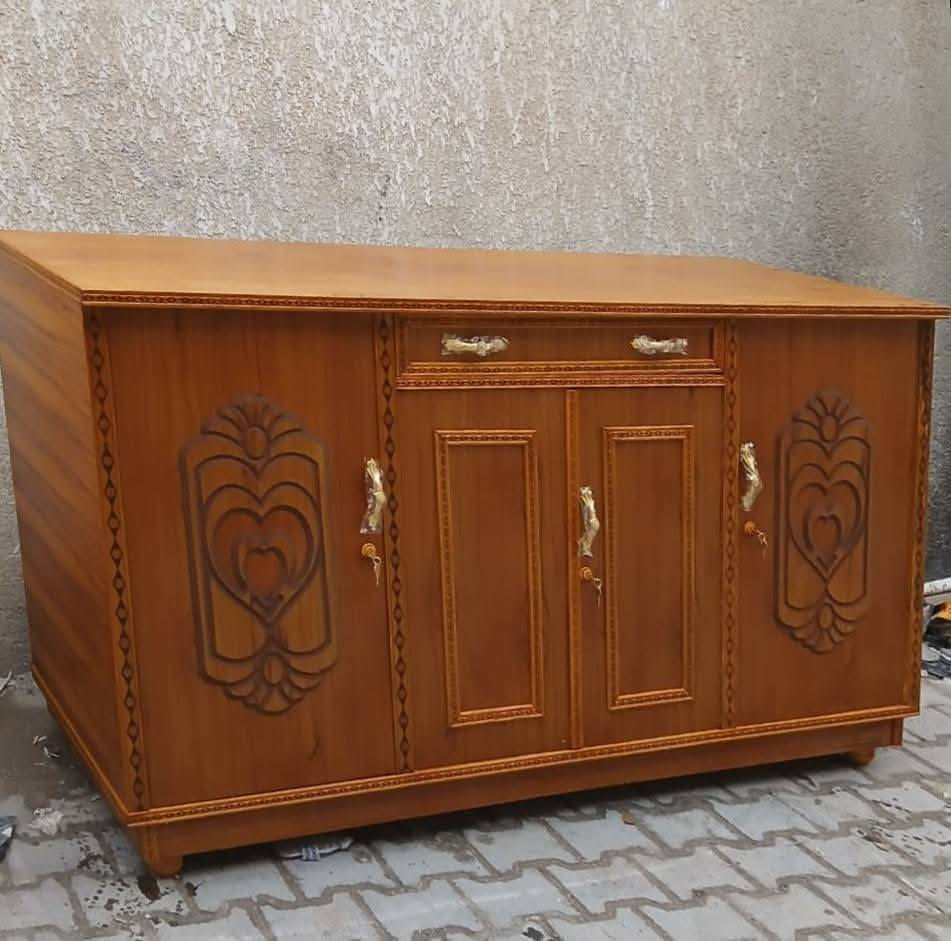 بوفيه صاج جديده مترتين
 السعر ١٦٠ الف  واصل داخل مركز البصره
*********** من يرغب في الاستفسار الاتصال على الرقم الموجود او المراسله  يوجد واتساب على الرقم
