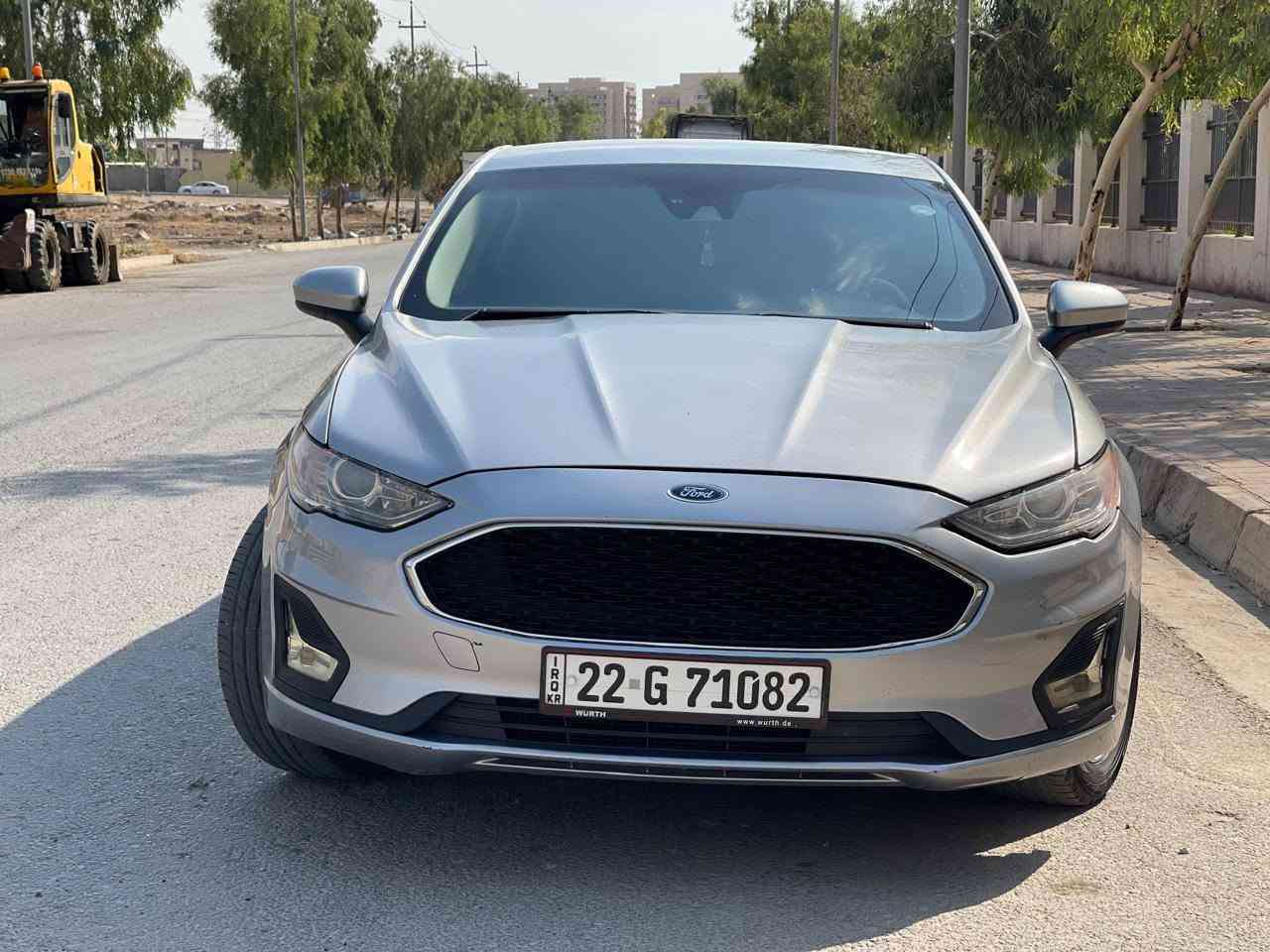 Ford Fusion SE 
مواصەفات SE 
٣ شاشەو شاشە گەورە 
بەسمە 
گیر ماوس 
تحدید سرعە 
خەتی جادە 
ئاوێنە رادار 
Auto hold 
مەکینو ١٤ توربۆ 
تحویل غرامە بە شەرت ٥٠٠ هەزاری لەسەرە لە پاش معامەلە وەردەگریەوە 
سەنەوی ٢٠٢٧ 
دوو پارچە بۆیاغ بێ ژۆرێ ئێرباگ سوکان 
بۆ پەیوەندی 
*********** أربيل, العراق
