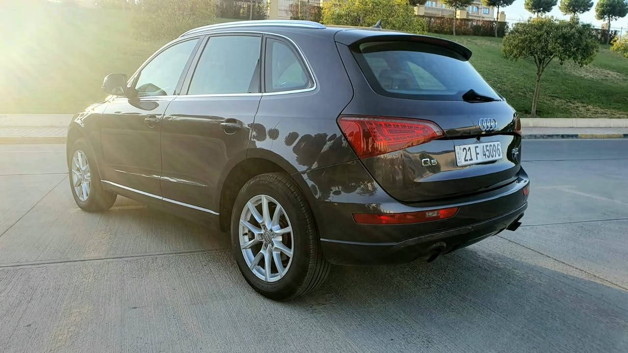 Audi Q5 quttro  2011
بێ بۆیاخ 
سعر 93 ورقە  
***********
دەبڵ ئەکسل و و فول مواسەفات جگە لە سلاید
بەناوی خۆمەوەیە بێ کێشەیە 
کارەبیای و تەبرید و گەرمی و هەموی بەشەرت 

مكاني سليمانية 
سيارة باسمي تحويل وكالة مباشر
*******************
الموديل : 2011 
مواصفات كواترو يعني دبل اكسل
محرك 4 سلندر ٢٠ تيربو (tfsi
 ***************
سيارة مكفولة من صبغ 

******************
مواصفات
Gps
شاشة اندرويد
ماشي ١٣٠ ميل
كاميرا  
بريك بصمة
كشنات جلد
تحكم ستيرن كامل 
تبريد  قطعتين مركزي
سلاجة
حساسات  أمامي وخلفي
نظام أوتو هولد 
تحكم مقاعد كهرباء
تحكم زجاج كهربائي
سنتر لوك
مشغل أسطوانات (CD) 
مدخل AUX و USB 
مصابيح ليد
مرايا كهربائية
بردات خلفي بلادي
مثبت سرعة
مانع إنزلاق
بلوتوث
07702️⃣1️⃣7️⃣5️⃣4️⃣8️⃣8️⃣ السليمانية, العراق
