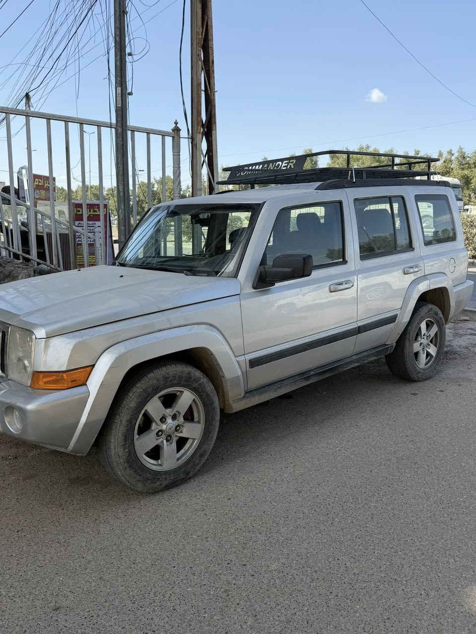 كومندر ٢٠٠٨ محرك٦سلندر  تبريد ٣ قطع
محرك وكير وصدر وتبريد وتخم تاير وكهربائيات كلها مكفولات 
بيها صبغ حزام بدون دواخل 
السيارة مايحتاجلها اي شي بدون اي نواقص 
مكاني الدورة الصحة 
السعر ب٨٥ ومجال بسيط 
***********
