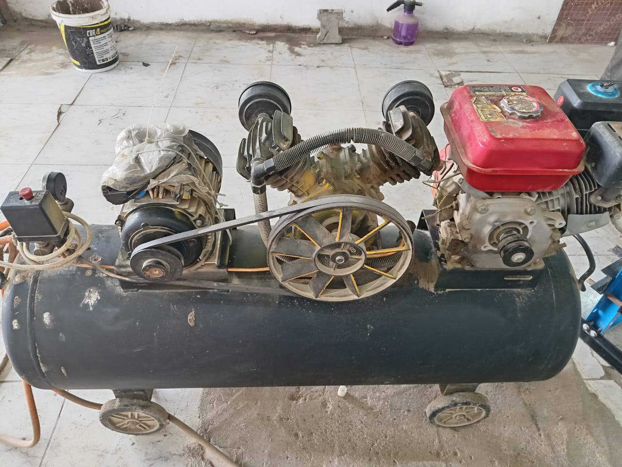 غراض بنجرجيه كامله للبيع خالعه ..بلنص ...كمبريسر..جهاز نايتروجين  ...أوتي ركعه حاره للبيع *********** نظافه فوق الوسط جهاز البلنص جديد مستعمل فقط 6 اطارات المكان كربلاء طويريج
