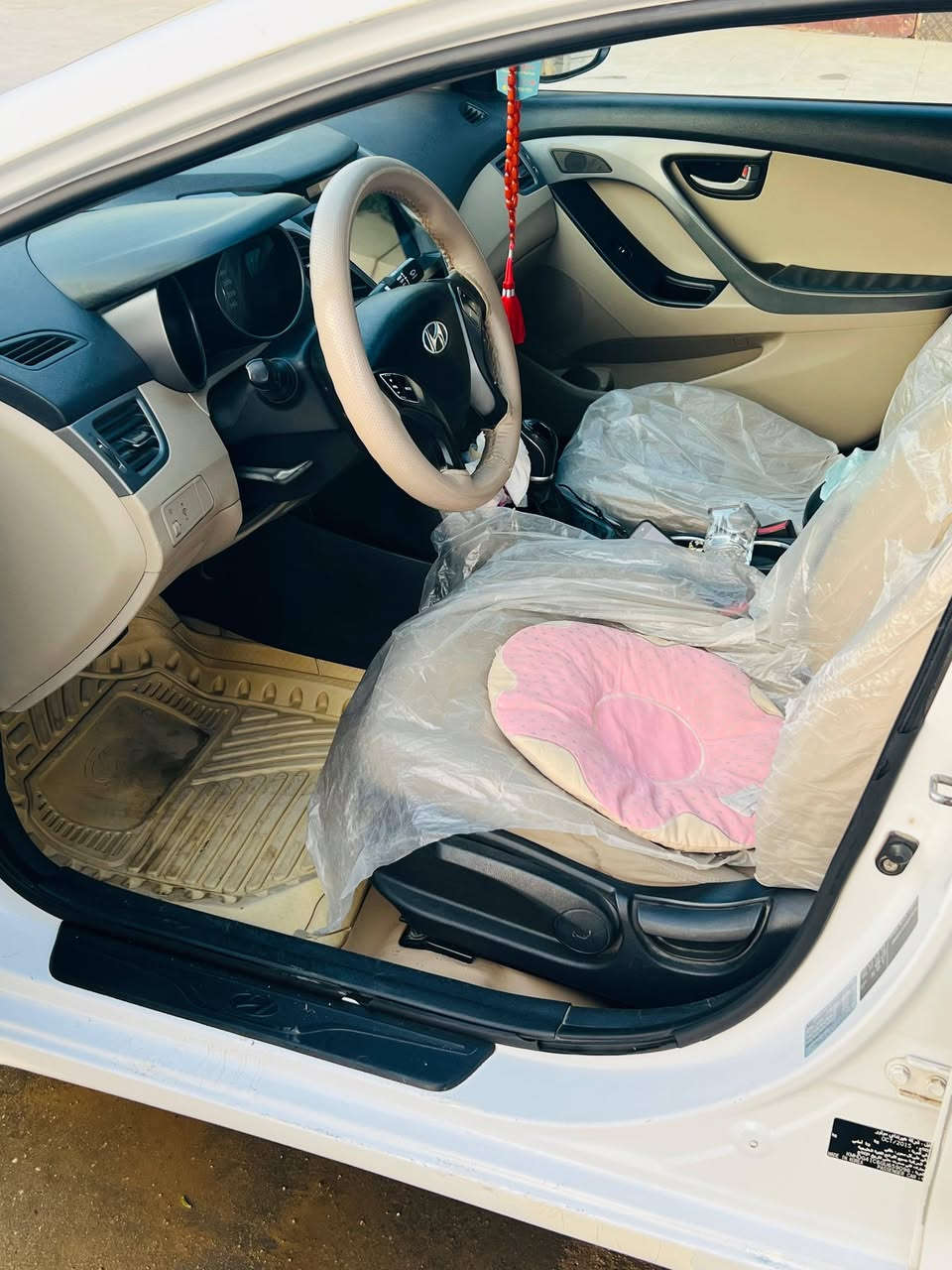 السلام عليكم النترا..١٦ .خليجي كفاله عامه بيها باردات بسيطه بيها تحكم ستيرن مرايات شفط مكينه١٦٠٠ وكير كفاله
والسعر 125وبيها مجال
 رقم ذي قار بسمي ***********
