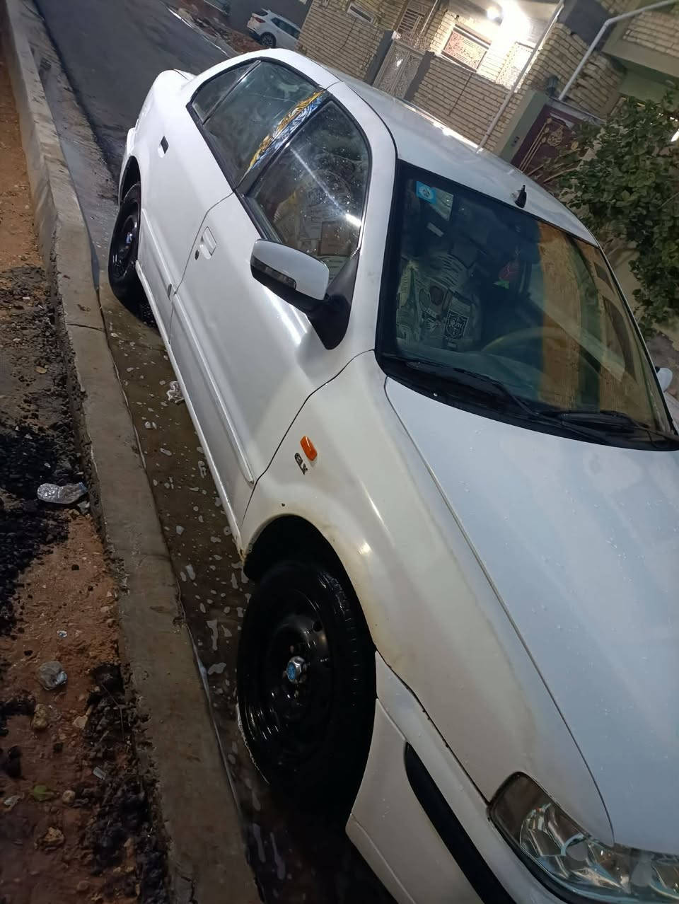 سمند للبيع موديل 12كل نقص مابيها كلها شغاله حداديه جديده تخم تاير جديد باتري جديد تتفائ شغاله بسمي السياره سنويه ما صاقطه سعرها 38 او بيها للطيبين هاذا رقمي ***********
