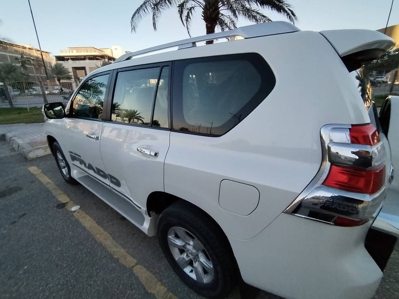 السلام عليكم
برادو موديل 2015 كفاله عامه لاصبغ ولا بارد
فول مواصفات 6 سلندر
السياره جديده وجاهزه امعنه الكلمه 
مكان السياره كربلاء المقدسة
السعر 360 $
رقم الهاتف ***********
