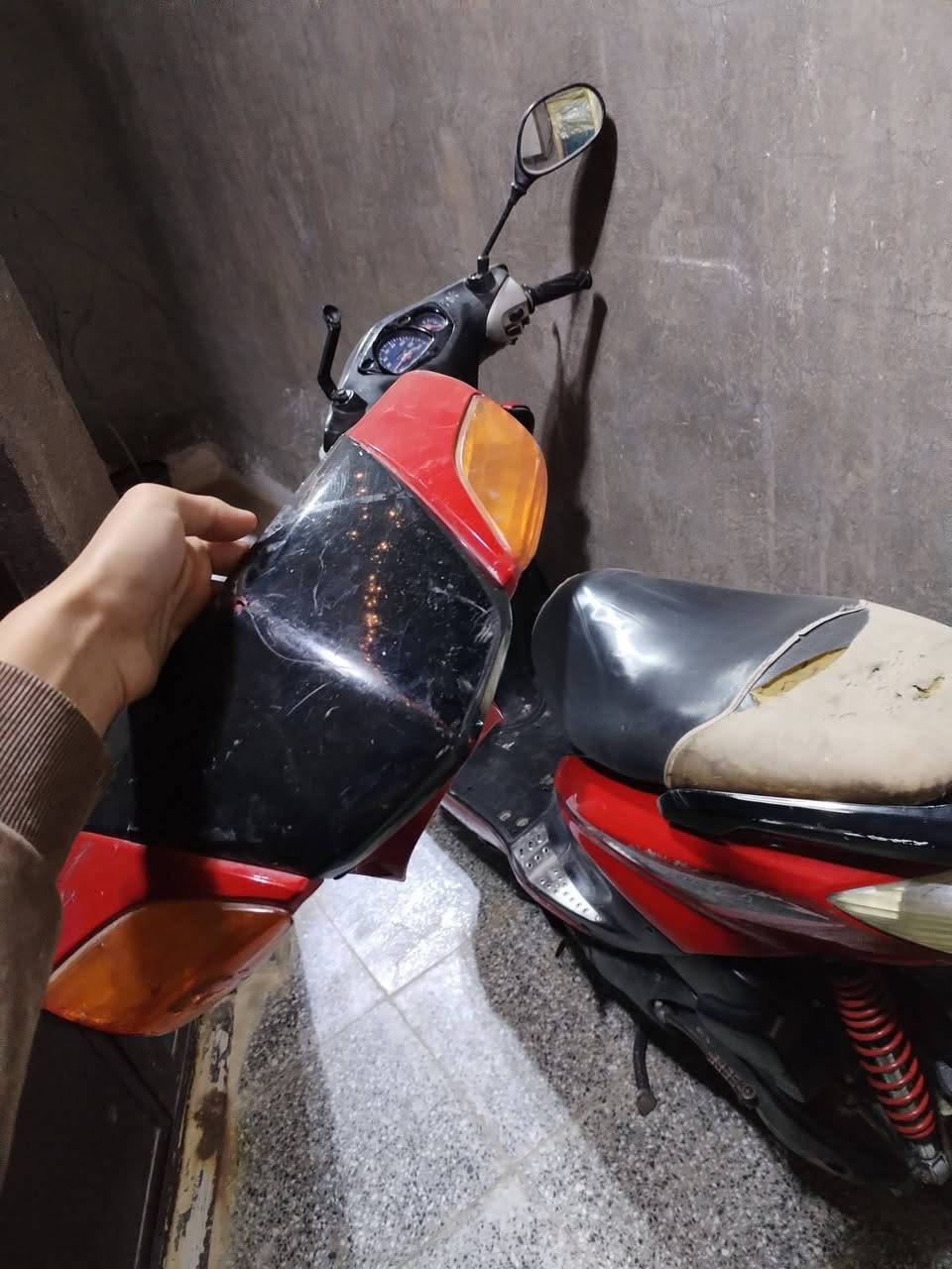 سلام عليكم دراجه سكنس نثيه 140كابريتر دراجه شغاله وخير من الله مجفته مره دراجه شرط نكره وحده السعر 300وبيه مجال المكان تاجي المصابيح تواصل ع هذا الرقم ***********
