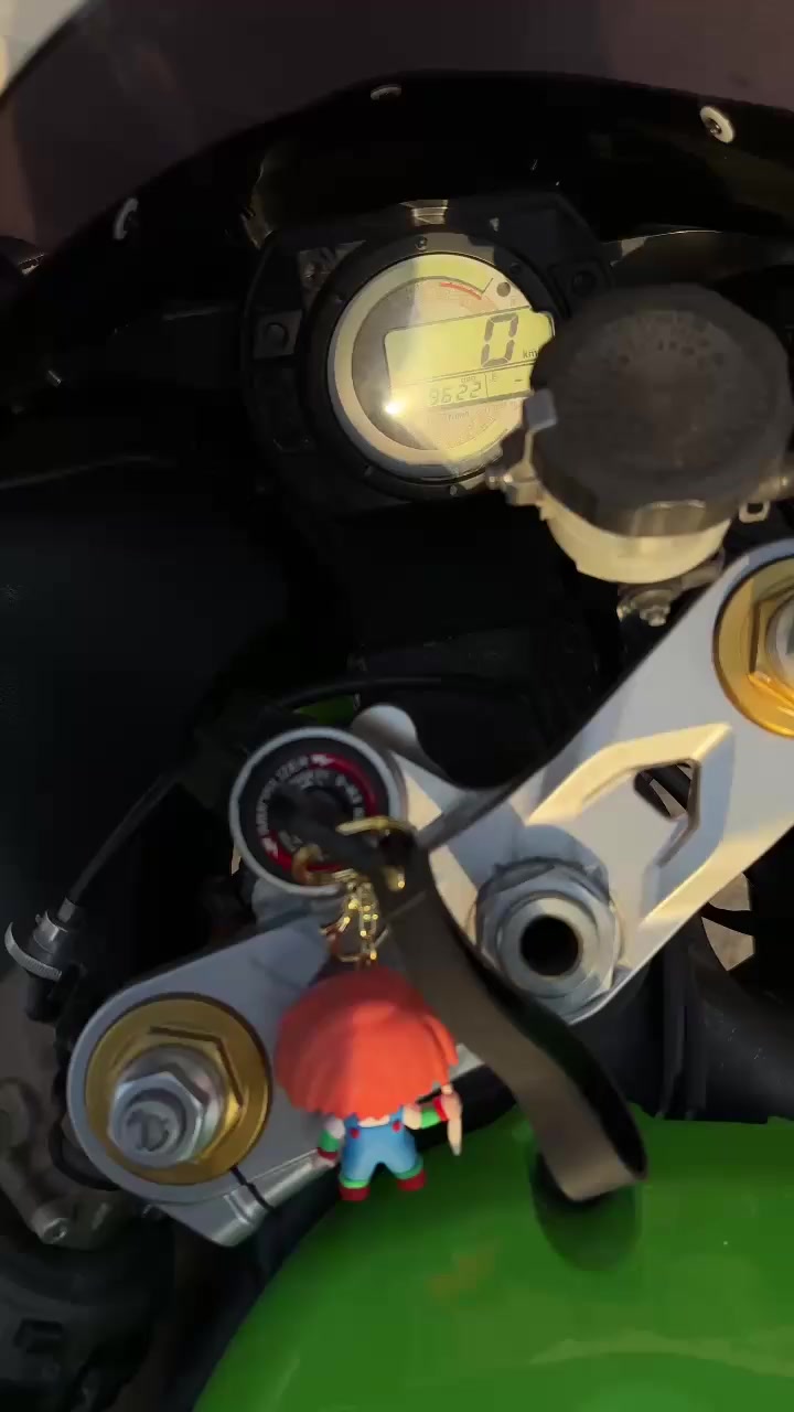 السلام عليكم بيع فقط كوزاكي 636 2006 دخول جديد انظف دراجه بمديلها كامله مناقصها شي وبرغي ممفتوح بيها عيلها غراض من اليابان جاملغ كاربون جامه اماميه سوده مري لايتات زنون عالي ناصي السعر 4800$ بيها مجال كلش قليل تواصل ***********
