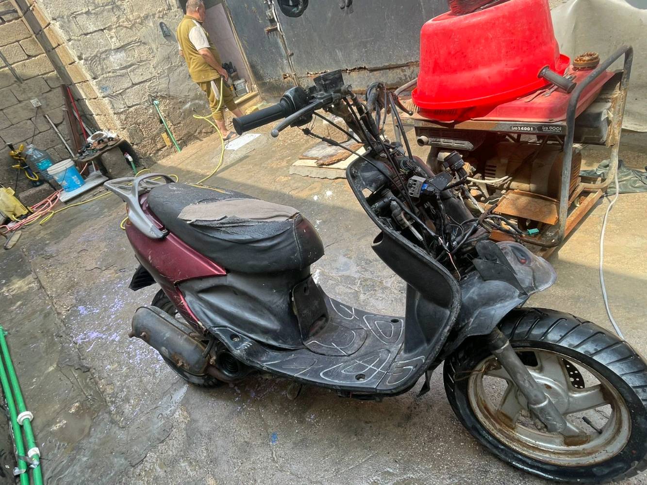 السلام عليكم ورحمه الله وبركاته 
دراجه للبيع اكزز 
دراجه ناقصها فقط كفرات دراجه شغاله 
السعر 250 وبيها مجال 

مكاني البصره ابي الخصيب