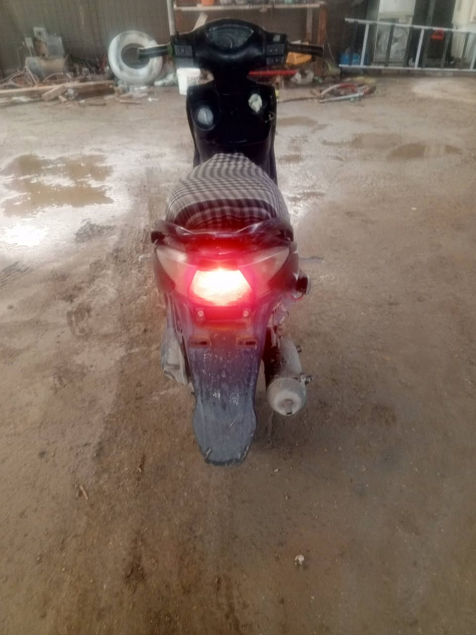 سلام عليكم للبيع ماكس سرعه140 مكينه مكفوله سلف اشاير كلوب عالي ناصي كله شغال كله جديد باتري جديد كفرات بلاد ختم واحد دراجه شلعه ومعدل فول مال جناي السعر350 وبيه مجال مكاني بابل الحمزه الغربي خيكان اتصل وتدلل ***********
