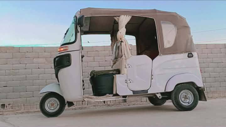 سلام عليكم  تكتك للبيع البيضه  21 بيهه بس تكمه والباقي كفاله انه مكلف رقم راعيهه وخابرهه ***********
