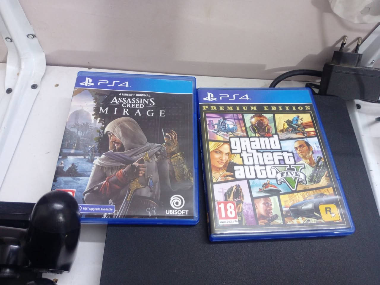 للبيع بلي 4 سلم
ذاكره 500
جهاز نضيف حيل 
الملحقات 
2 عدد جوستك 
العاب 2
كيبل hd
كيبل شحن جوستك 
قاعده شحن جوستك 
السعر 275
رقمي للتواصل 
***********
