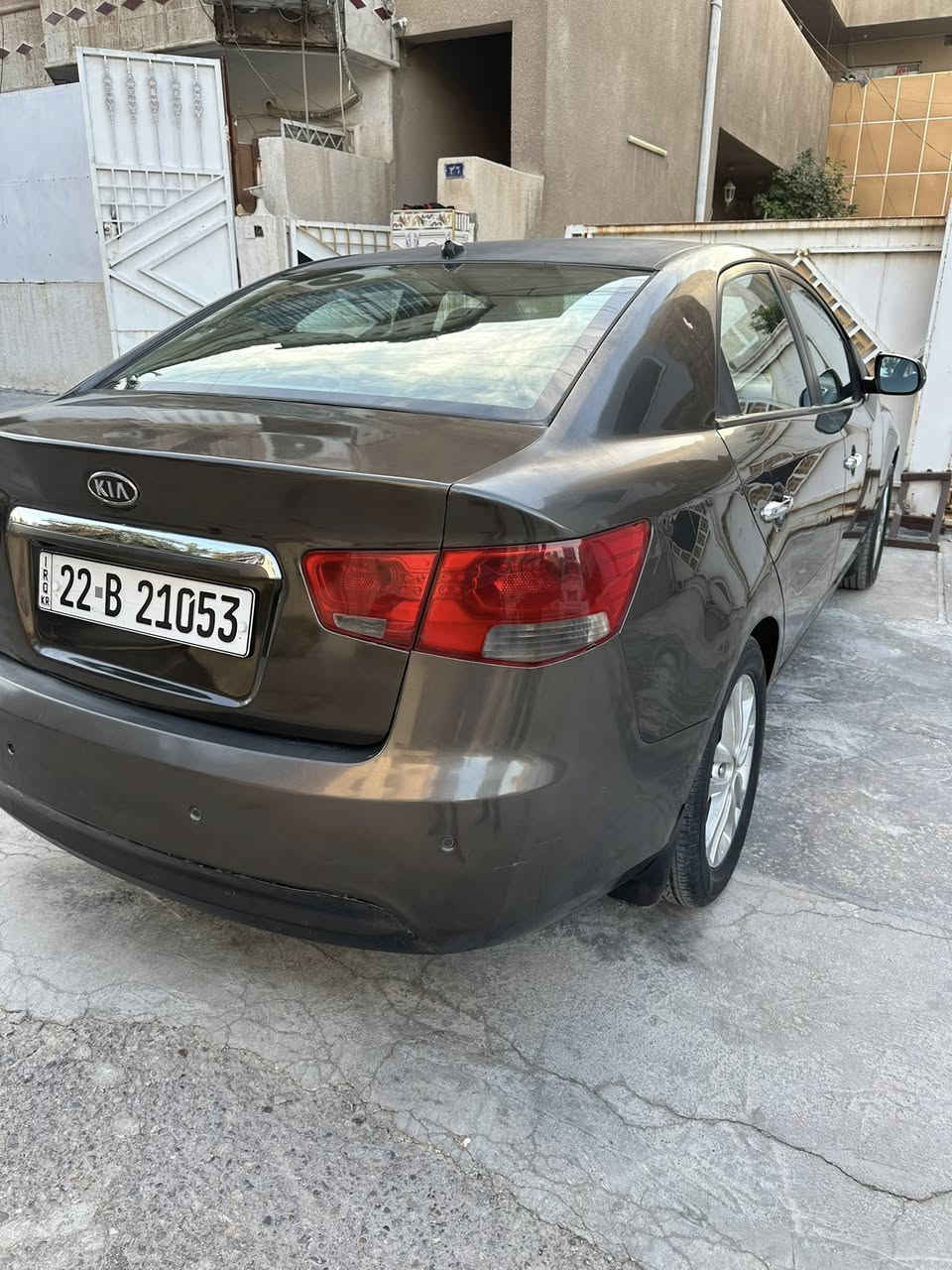 السلام عليكم سيراتو موديل ٢٠١١بيها قطعتين صبغ وشوية جراد  بدون اي دواخل كير مكينة كفالة اسعر ٧٨ وبيها مجال بسيط العنوان بغداد شارع فلسطين الاتصال ***********
