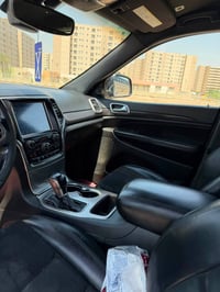 جيب شيروكي    موديل  2018  وارد أمريكي   ماشيه 250 الف   السياره استخد...