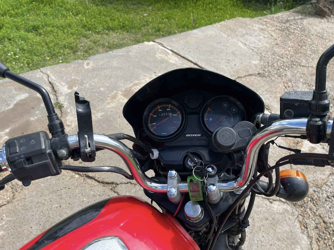 سلام عليكم دراجة بوكسر 2023نازلة بل2024 دراجة نضيفه محرك نضيف مابيها اي نقص فقط اشارة امامية يسرة واشارة خلفية يمنة ودواسة الي يم البريك مثل ماموضح بلصورة رقمها بغداد وبسمي تحويل ثاني يوم مكاني بغداد ناحية الرشيد قريب عل سريع جديد اليوسفية سعرها ٢٣٥٠ وبيها مجال حك الجية وتساب ***********
