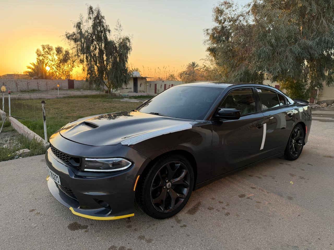 السلام عليكم للبيع  جارجر 2020GT سيارهV6 وارد كندي احدثها جملغ الامامي و البنيد محدثه مال SRT سياره فول مواصفات ماعدا الفتحه كشن حضن تدفه وتبريد بل كشنات الاماميه والخلفيه خزن ميموري تدفه بل ستيرن هيتر بل مري وقلاب توقف ذاتي عند فتح الباب تشغيل عن بعد سياره جاهزه من كلشي تخم تاير وحداديه ومكينه وكير كفاله  وعليها دبات رياضي عل  ريموت  سياره رقم اربيل الدولي وكاله أو تحويل.    السعر187.$ الاستفسار ***********
