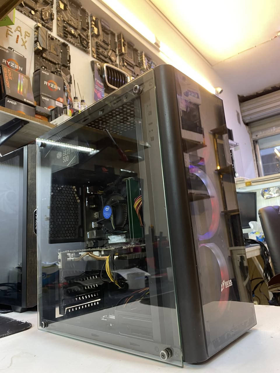 تجميعة مستخدمة تفيد للالعاب والمونتاج
مواصفات التجميعة 

Ci5 9400f
Rx 580. 8GB
Ram 16gb
M.2 256gb
Hdd 500gb
500w
H310
Case 3fan
يوجد توصيل لجميع محافظات العراق 
للاستفسار عل خاص او على الرقم ***********
