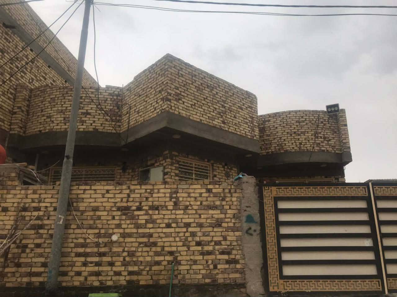 🏡 بيت للبيع – فرصة مميزة
📍 الموقع: حي الزهراء – قرب سيراميك السفير
📐 المساحة: 200 متر
🏗 البناء: كونكريت مسلح + طابوق
✨ التشطيب: كامل سيراميك بورسلاين
🛏 يتكون من:
▫️ غرفتين
▫️ صالة كبيرة
▫️ براني (ملحق خارجي)
💰 السعر: 130 مليون مع الطلب
📌 المطلوب للبلدية: 22 مليون
📅 التسديد سنوي بمليون
💵 الصافي بيد المالك: 108 مليون
📞 للاستفسار:
خاص أو مراسلة واتساب فقط
***********
