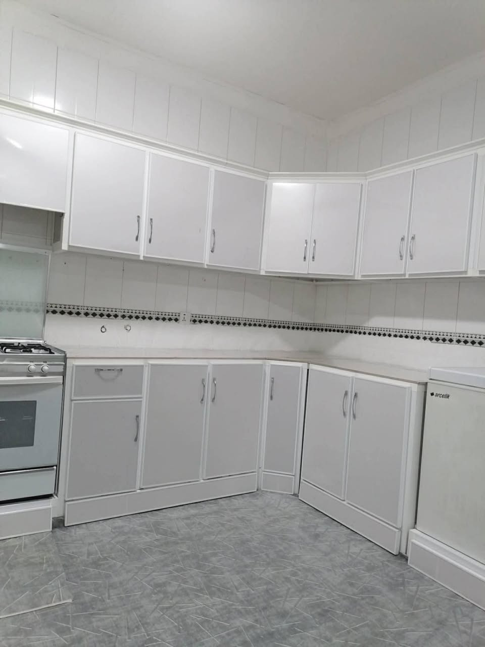 كاونترالمليوم قياس14متر فول فول نضافه سعر675الف مكان كلار
***********
