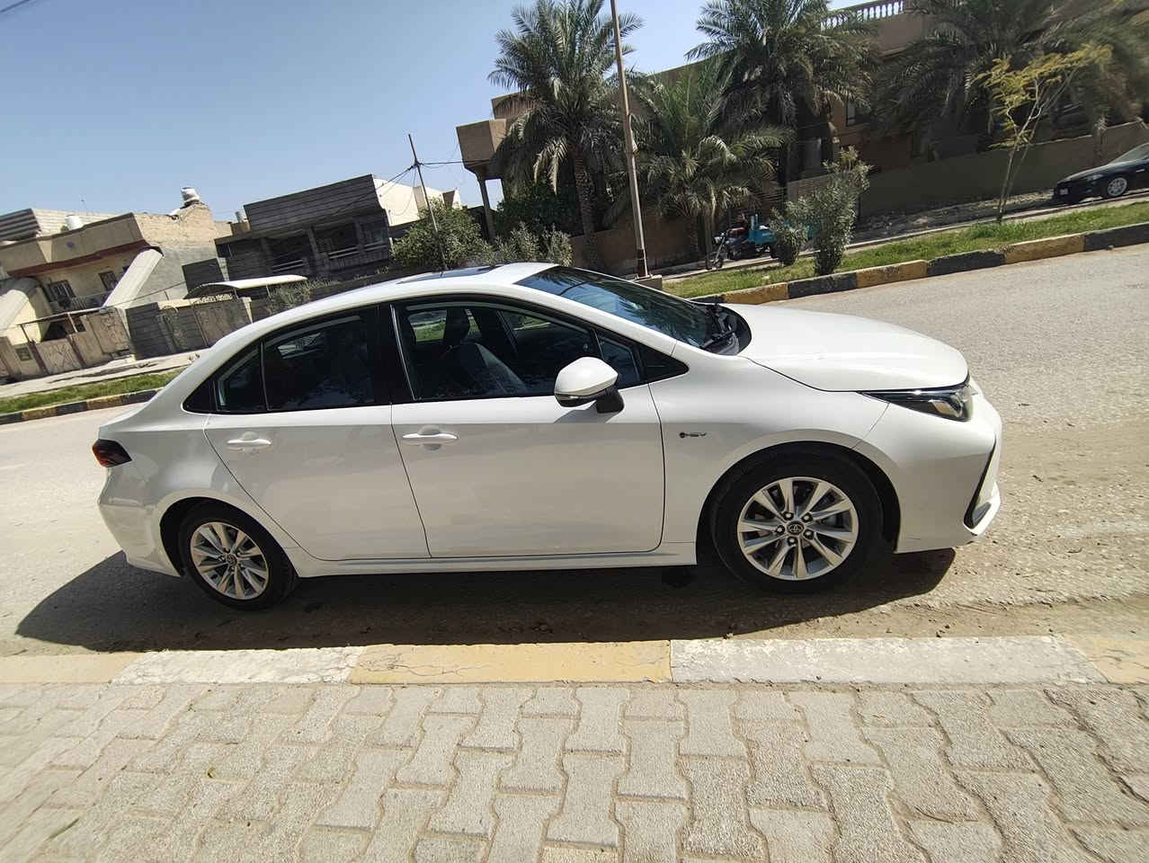 السلام عليكم 
تويوتا كورولا 2024 شكل الخليجي مكفولة عدا طخه بسيطه بالجاملغ الامامي جهة السائق ماشية 26 الف كيلو 
السيارة حاطلها عازل حراري للزجاج و غراضها كاملة من ارضيات و عده
 فتحه و كشنات جلد
شاشة  و عداد دجتال 
رادارات  و باقي المواصفات المعروفة 
للبيع ب152 دولار و بيها مجال جدا بسيط للشراي 
او مراوس بكورولا كروس او فروتلاندر نفس الموديل او اعلى 
مكاني الحلة 
***********
