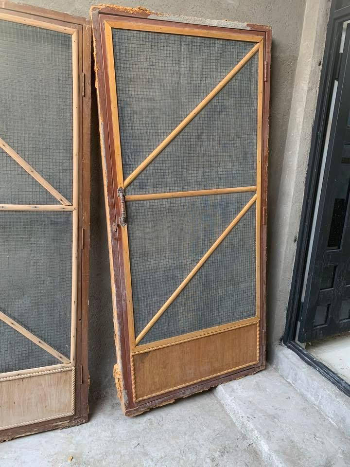 السلام عليكم متاح باب مانع حشرات تفصال عدد2باب تكمه ثقيل موعادي جرجوبه عشره جاوي سيم مغلون وسيم ناعم  يدات مرتبات س 175نينهن وبيهن مجال قليل المكان زعفرانيه الاتصال ***********
