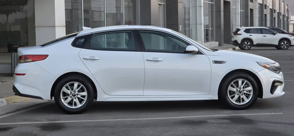 Kia optima 2019 
***********
***********
سعر ١٣٢ بي مجال 
كيا اوبتيما ٢٠١٩ وارد أمريكي 
ضرر شبر ب البونيد جملغ وارء سايق كلير أمريكا بدون دواخل  ايرباك ستيرن راجع بلادي  
گيرمحرك ممفتوح ب شرط فحص  ماشية ٥٩الف 
العنوان السليمانية معرض باران السليمانية, العراق
