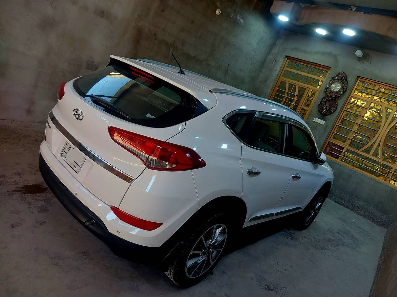 السلام عليكم
توسان خليجي 2018
 رقم بغداد
يدات نيكل
شاشة كبيرة حساسات وخلفيه
كاميرا خلفية
مري شفط مع اشاير
لد نهاري
تحكم ستيرن
الارضيه مغلفة جلد 
ثلاث وضعيات قيادة (سبورت,عادي,ECO)
تبريد قطعتين السياره مكفوله محرك كير  العنوان بغداد المشتل ***********
