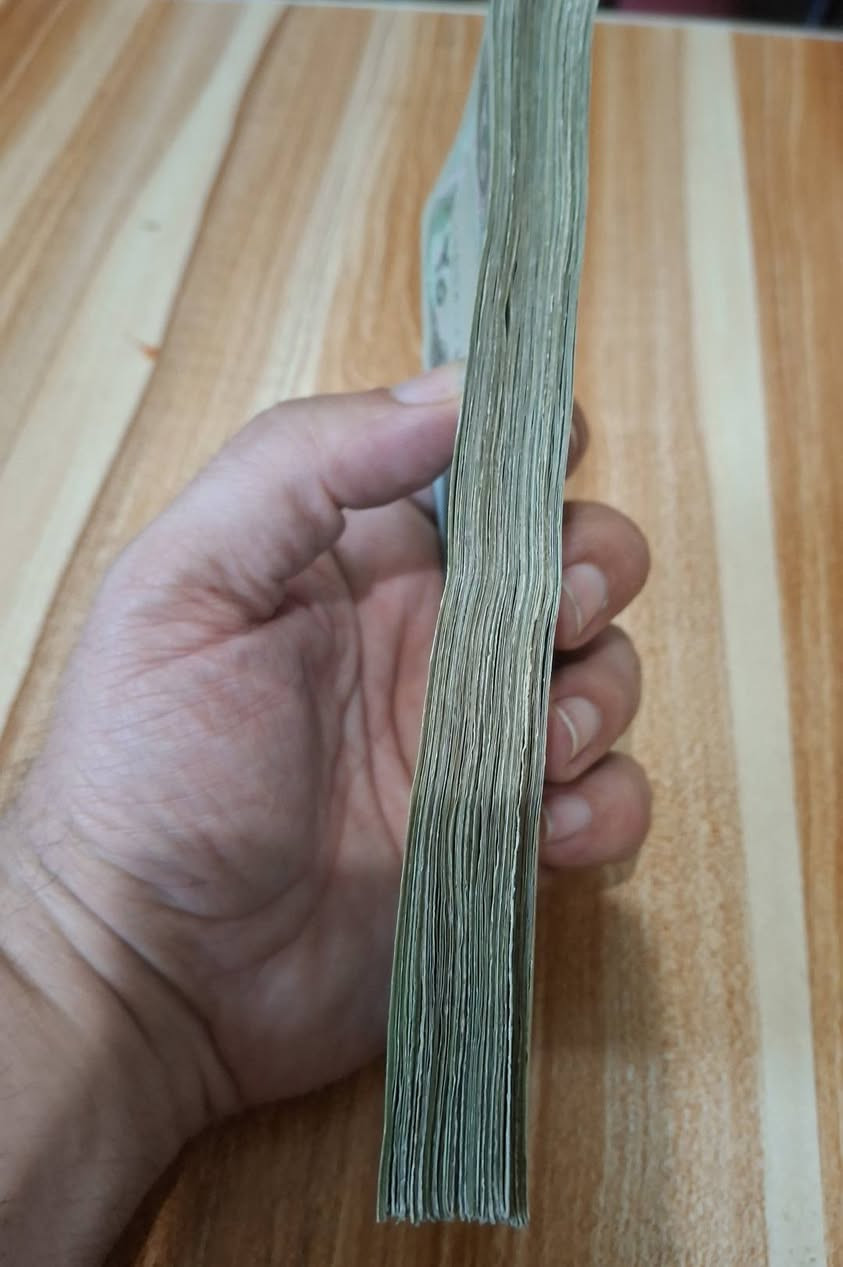 شدة سويسري تواريخ مختلفة ونظافات مختلفة فئة ٢٥ دينارا
بداية المزاد ١٠٠٠ دينار ينتهي المزاد غدا الساعة ١٢ ليلا 
تسحب المادة اذا لم تصل للسعر المطلوب


**إذا كنت صاحب هذا الإعلان وتريد حذفه لأي سبب، رجاءا أرسل رسالة إلى الدعم الفني**