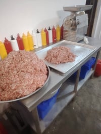 ميز سل ستيل +فرن بيزه +عجانه جديد +حمايه ريزو البيع تصل رقم 0772898366...