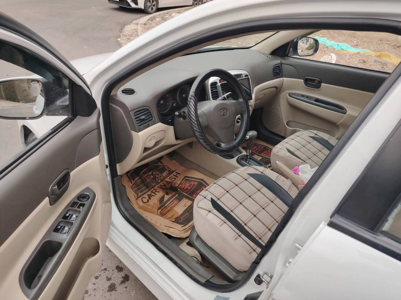 لبيع هونداي اكسنت 2011 خليجي مكينه 1600 رقم بغداد باسمي هزه ورقم انكليزي جديد كبل تحويل مكفوله من الضربه والصبغ كل نقص مابيه ماشيه 180 الف مكينه كير مكفولات السياره نضيفه شاشه كامره دواره اشاير بل مري فتحت سقف منضومة زنون  السعر 105 مكاني بغداد الكرخ (***********)
