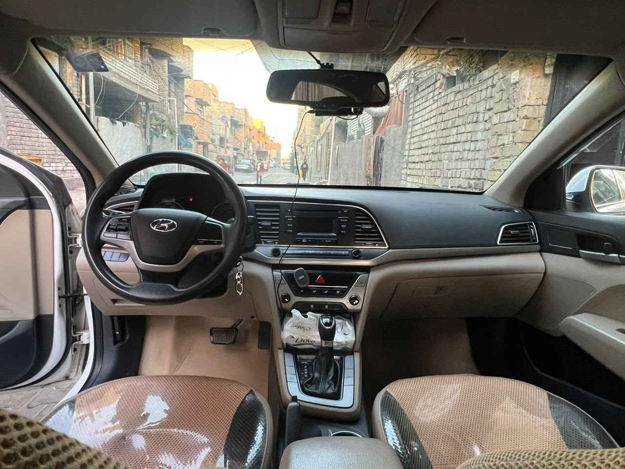 م
النترا 2017 مكينة 2000 خليجي ماشية 133 
نظام ايكو وسبورت 
فول مواصفات فتحة 
تخم تاير 
السونار موجود بالمنشور نظيفة ما بيها اي نقص مكاني بغداد الشعلة السيارة ع ايدي ما بيها اي نقص 
لا تبخير ولا تنقيص فيها 
صوت راجز فقط 
هاتف ***********
السعر 138 ورقة
