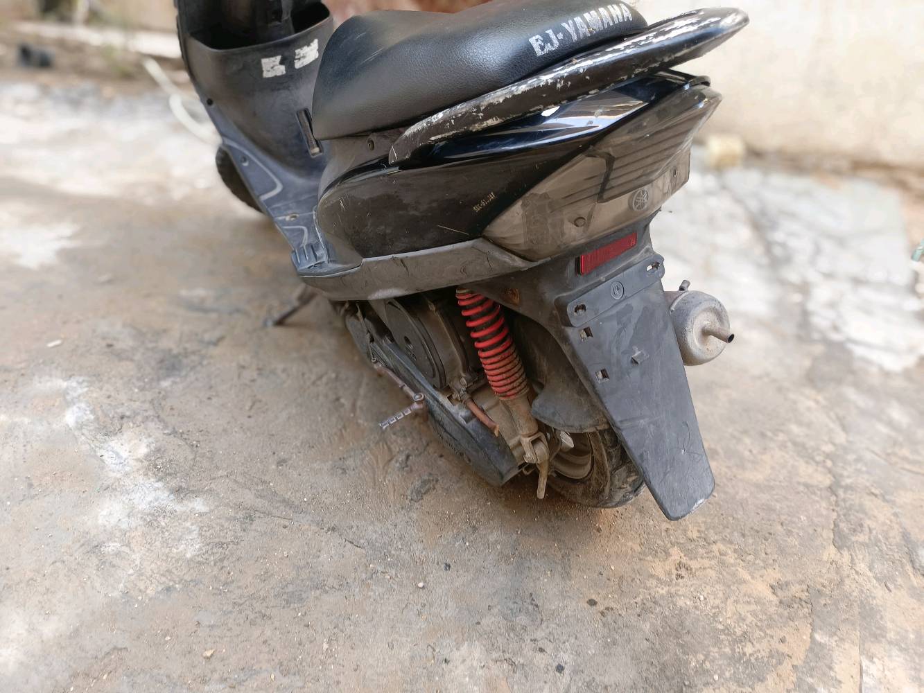 كربلاء المعلمجي 
ماشيه 27 كيلو 
ماكس عدلة حاوية كفراتها ختم واحد ناقصها بس سلف