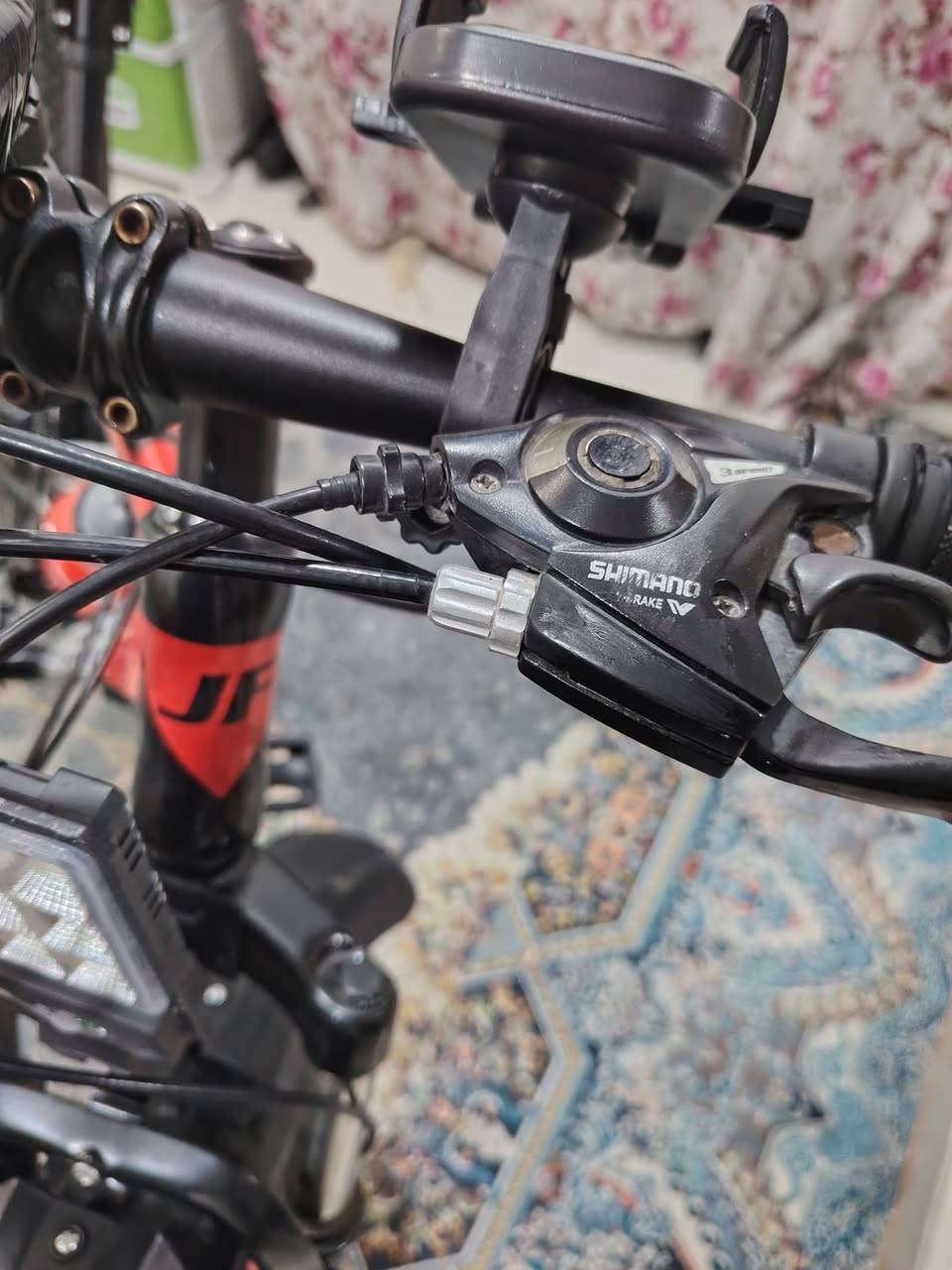 السلام عليكم حجم ٢٦ دبابه يتحمل اوزان عاليه حيل نظيف مستعمل اسبوع فقط العكرب والبريكات ماركه شيمانو سرج طبي دبل امامي وخلفي حيل مريح بالسياقه وخفيف قيم بل يرظي الله واكو توصيل ***********
***********
