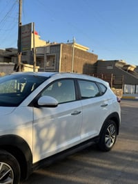 توسان 18 خليجي للبيع  موصفات عادية محرك 2000 ماشية 85  الف حقيقي  سيار...