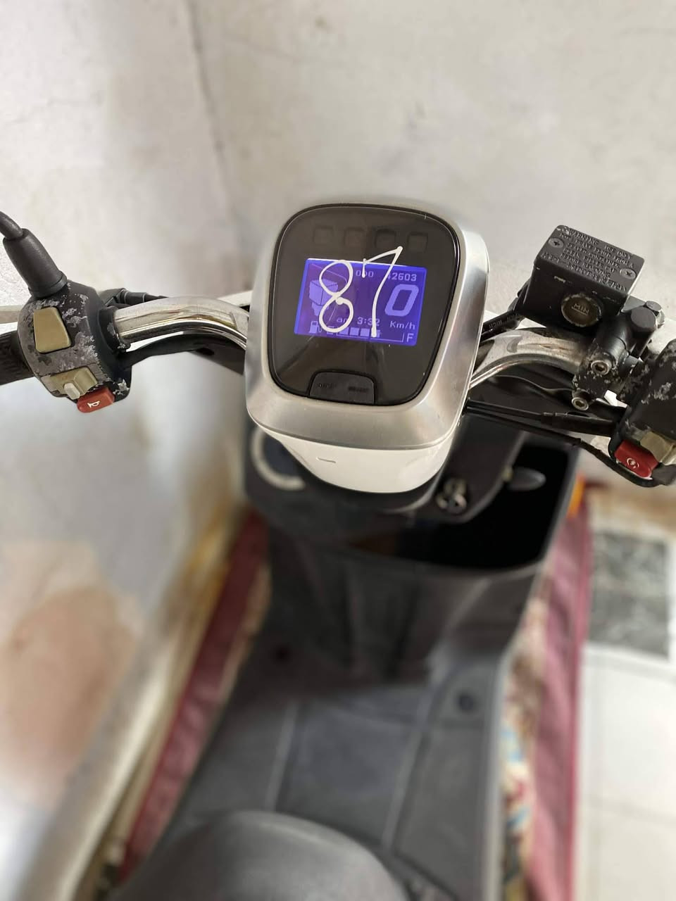 بوليسي مصطره ٢٠١٢كفاله عامه من الشخط ابلاديه من الطول لطول دراجه جديده بمعنه الكلمه شرط احله من الصور مكاني كربلاء طوريج *********** اذا مو احله من الصور كروتك عليه صارله اقل الشهرين من طالعه
