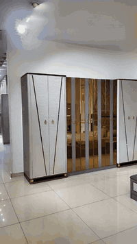 غرفة تركية مودرن هايدروليك وجربايه جكات وخزن شتريتهة من شركة القاسم للاثاث قبل سنة نضافتهة 100‎%‎على وضع الشركة وجاي ابيعه لان انتقلت بيت جديد بمليون و500 وبيه مجال بسيط  
***********
