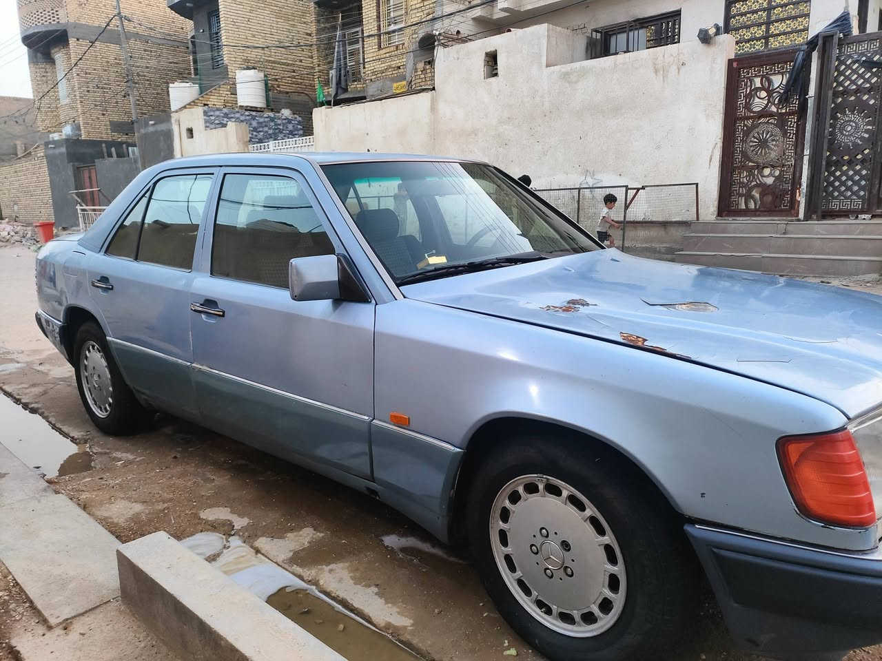 للبيع موديل 88 مكفوله من العيب الشرعي و القواعد سليمه لا اخياس والسياره جاهزه من كلشي مكينه وكير انضاف حداديه قبل اسبوع بدلته وره و كدام جدد تبريد شغال كهربائيات كله شغاله
لسعر 57 رقم السياره بغداد 
الجديد بسمي رقم الهاتف *********** عنوان ناصريه بل مركز
