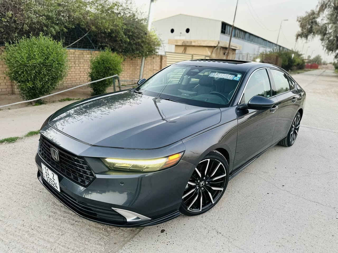 السلام عليكم
للبيع هوندا اكورد 2024 
فول مواصفات 1/1 
ماشيه 4 الف فقط 
رقم بغداد بسمي
المواصفات
فتحه سقف 
كشنات جلد + كهرباء 
بصمه ابواب و تشغيل
تشغيل عن بعد
نضام صوت بوز 
تبريد قطعتين 
تدفئه تبريد مقاعد 
رادرات جانبيه و مانع تصادم
و باقي المواصفات الفول
السياره بدون صبغ فقط بارد 
صور الحادث مرفقه السعر ٢١٠ وبيه مجال 
للاستفسار ***********
