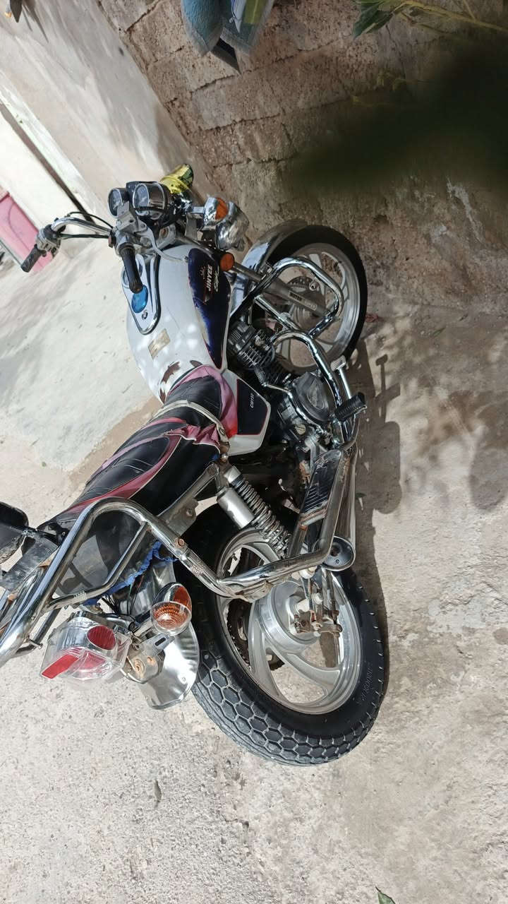 السلام عليكم
دراجه جني 2016
للبيع أوراق كامله 
نظيفه نفس بالصورة مابيها كل نقوصات السعر 450 وبي مجال 
للاتصال عالرقم ***********
