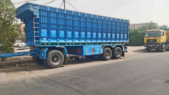 السلام عليكم 
عربان سوريه للبيع
الطول ٨ ونص
الارتفاع ٢٢٥
كامله على ٢٤ حبايه 
مكان العربان بغداد 
سعره ١٢٥ ورقه 
رقم الهاتف ***********
