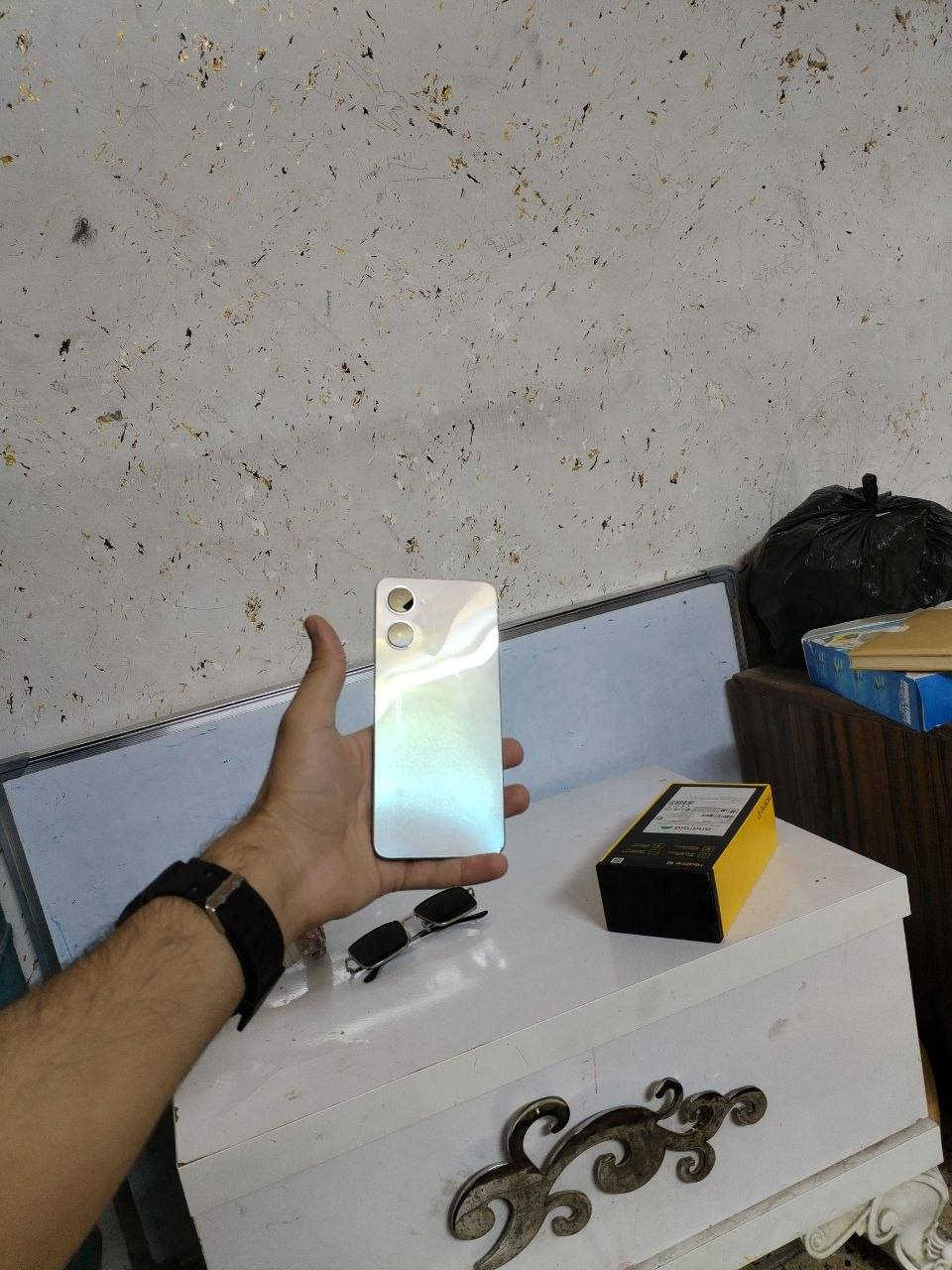 ياالله السلام عليكم شباب  : 
* ريلمي  realme  10
•  ذاكرة 256 يدعم 3 شرآئح SIM (سيمكارت) نظافة 100٪ برغي واحد ما مفتوح بي ملحقاته كامله السعر 150 الف كلش بيه مجال . 
_ تواصل واتس آب متوفر 
      ***********
