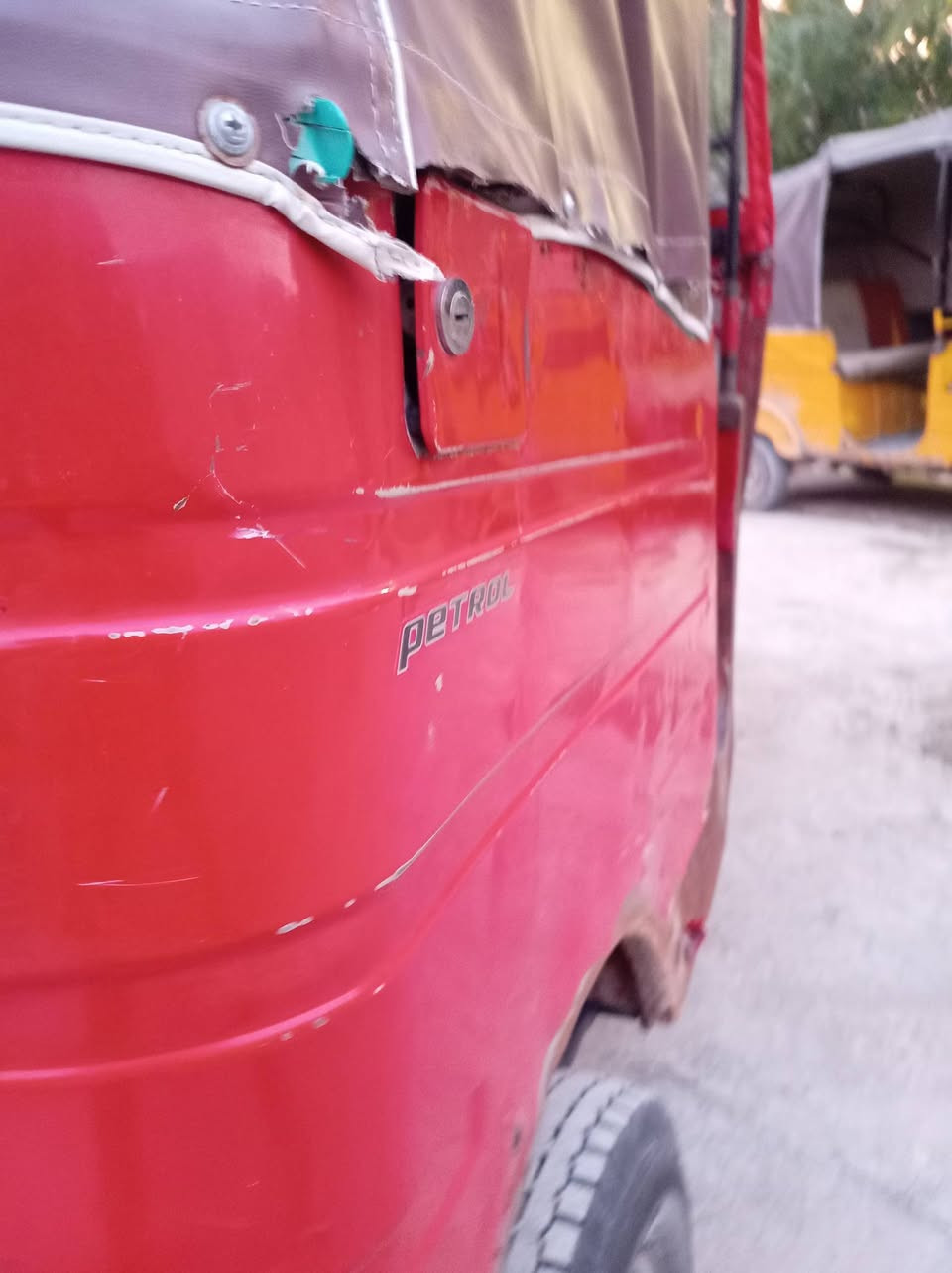 سلام عليكم ورحمة الله تكتك موديل 18 شهر 11 مرقم بس باقي استلام الرقم و السنوية الستفسار على الرقم***********
